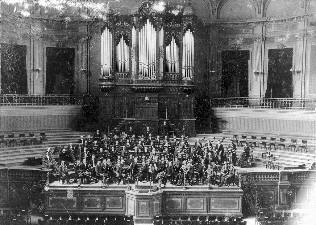 Concertgebouw Orchestra with Willem Mengelberg in 1895