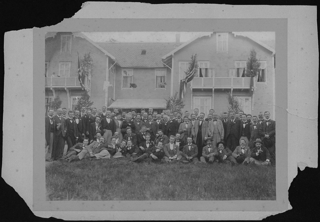 1898 – The Concertgebouw Orchestra was the first foreign orchestra to visit Norway – at the composer Edvard Grieg’s invitation. The orchestra gave warmly received concerts to a full house in Bergen on six consecutive evenings