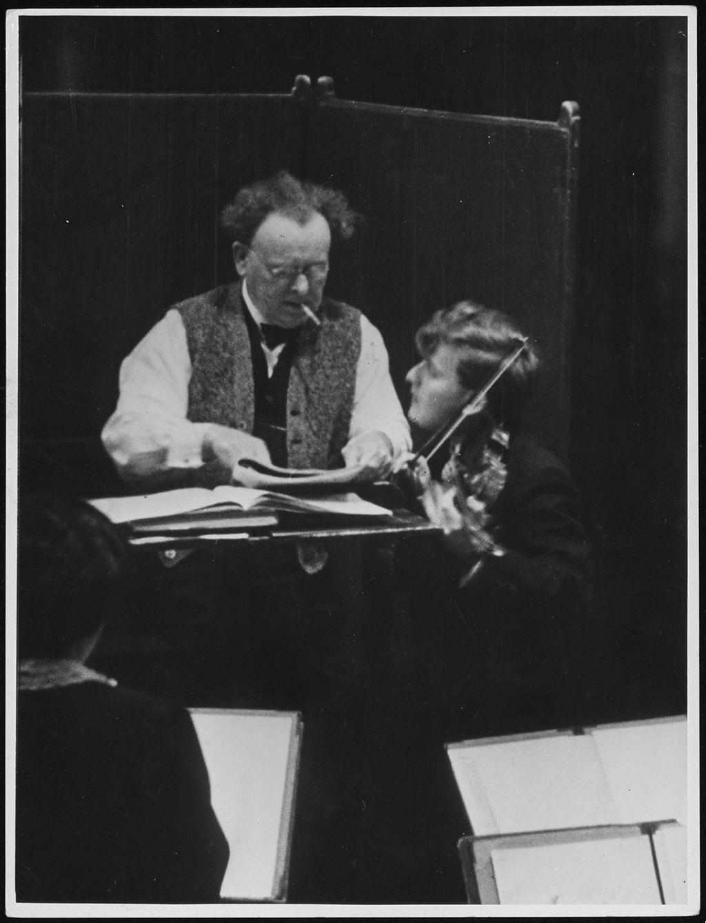 1938 – Willem Mengelberg with Yehudi Menuhin during a rehearsal prior to the Dutch premiere of Robert Schumann’s Violin Concerto.
