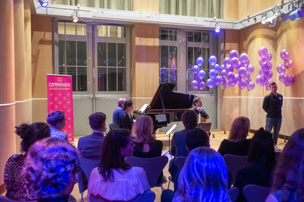 16_okt_21__lancering_companions_johannes_pfeuffer_geeft_toelichting_op_concert_fotocredits_janiek_dam