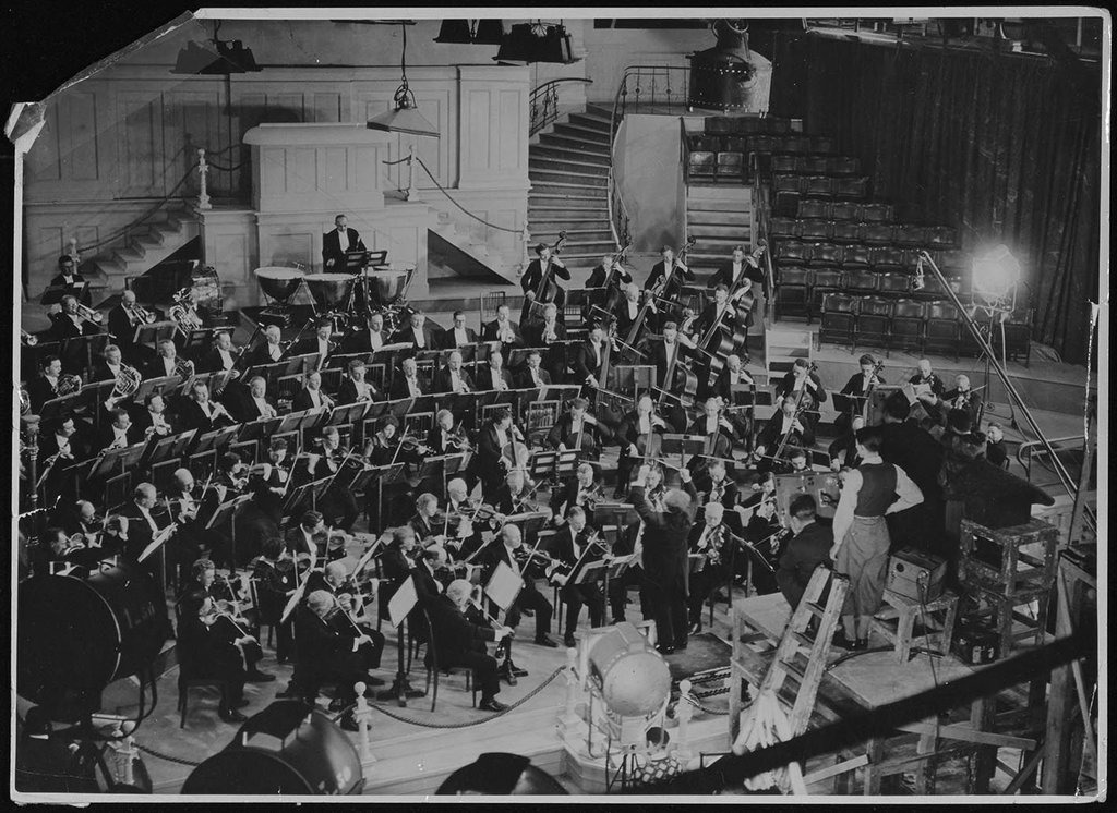 mei 1931 - Mengelberg dirigeert het Concertgebouworkest in filmstudio (Epinay)