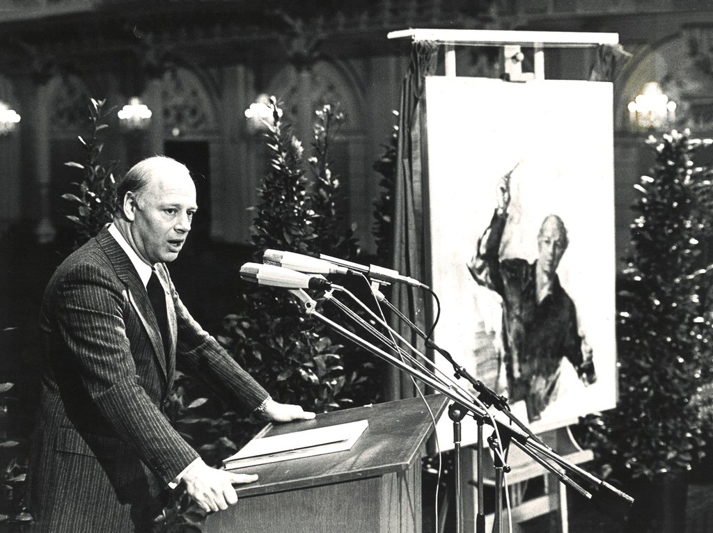 1978 - Bernard Haitink gives his word of thanks after the unveiling of his painted portrait