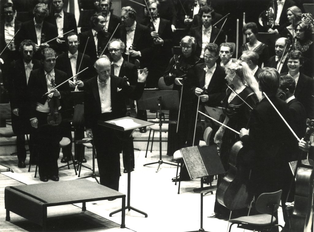 1982 - Bernard Haitink and the Concertgebouworkest receive a round of applause after a performance of Mahler's Third Symphony. Concertmaster is Jaap van Zweden.