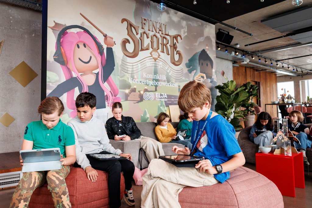 For the first time ever, a symphony orchestra launches its own Roblox game, Final Score - the Music Game. Children aged 11 to 17 got to play the game for the first time during an event at the A'DAM Tower, April 2025