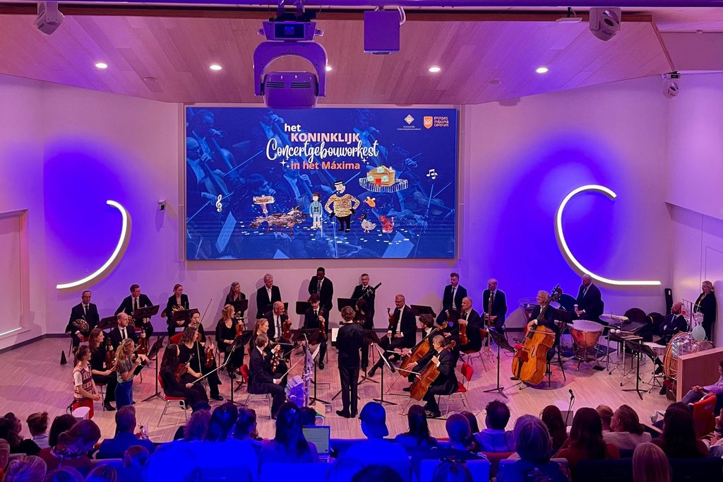 The orchestra performs in the auditorium of the Princess Máxima Centre for patients and staff.