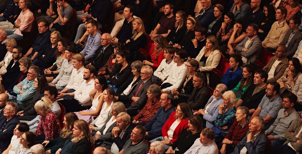 3. uw bezoek BOVEN DRESSCODE, smal