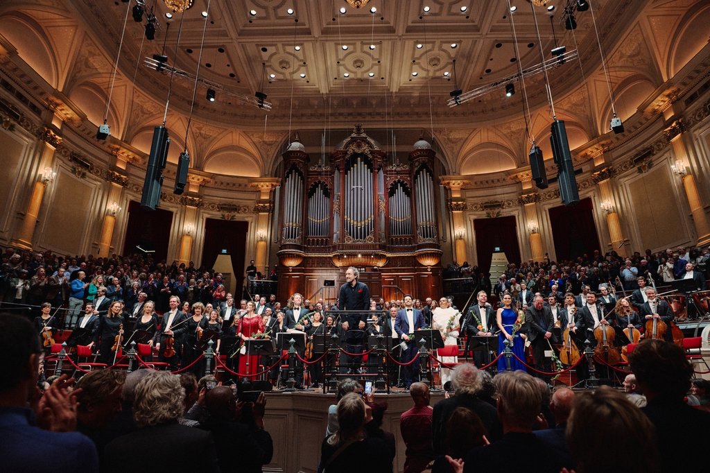 Applaus na afloop van de uitvoering van Het pand der Goden van J.N. Helstone door het Concertgebouworkest o.l.v. Otto Tausk, februari 2024