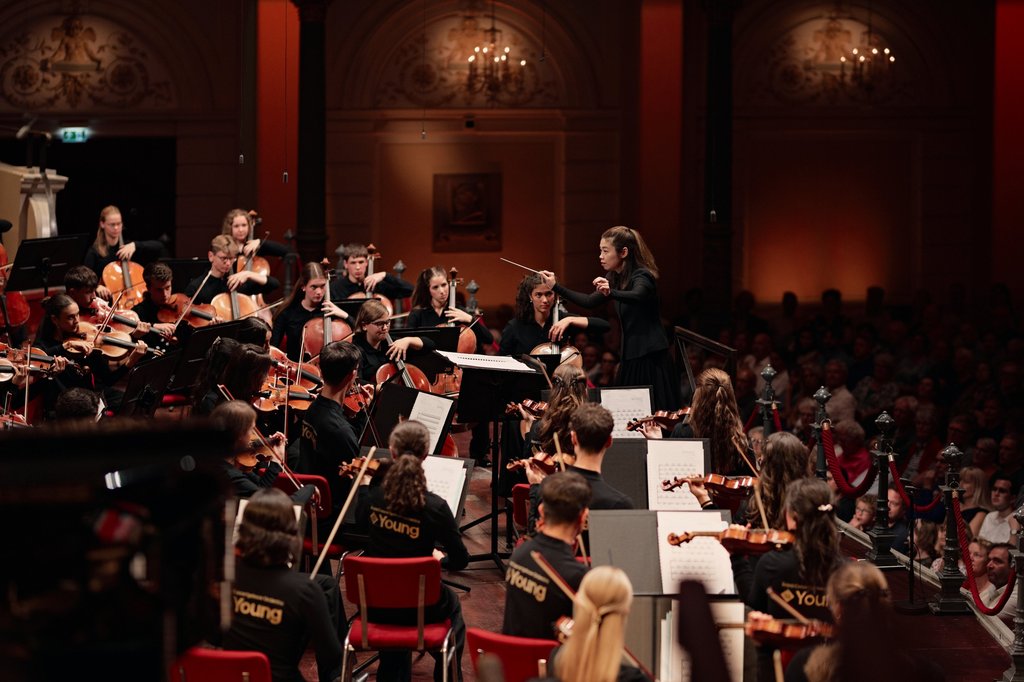 The concert opens with Moondog, a brand-new piece by Elizabeth Ogonek.