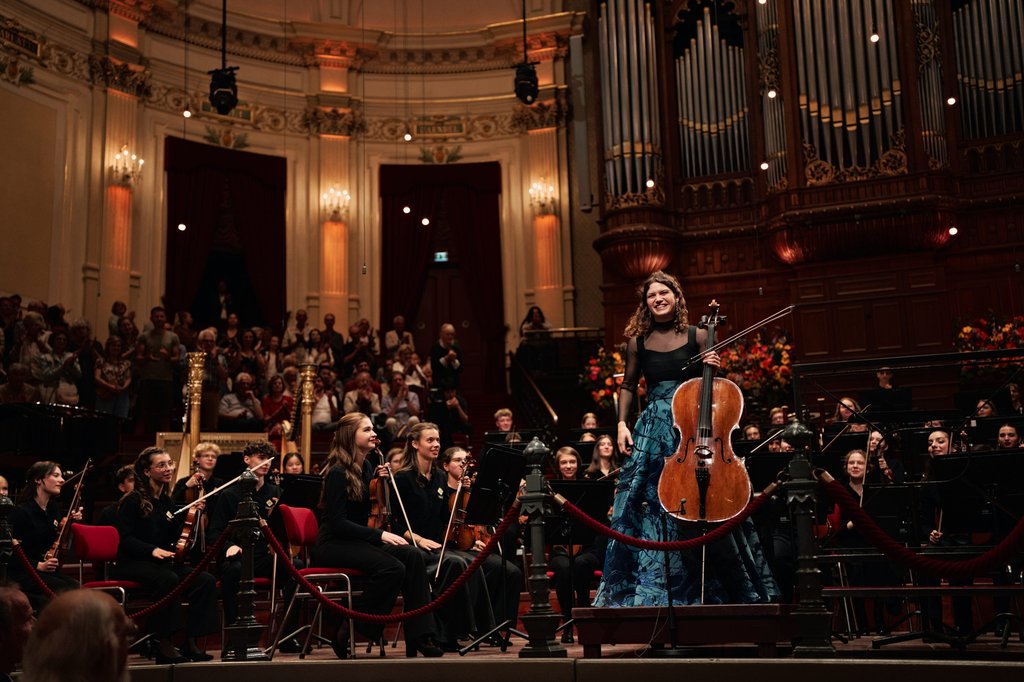 The orchestra joins cellist Julia Hagen for a performance of Elgar’s Cello Concerto.
