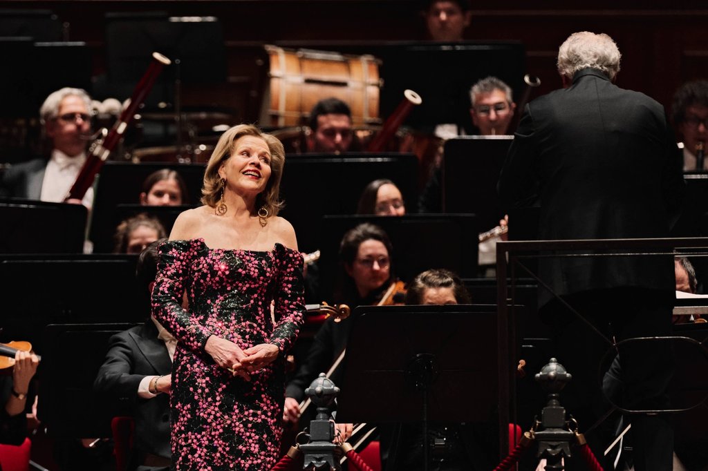 Renée Fleming sings Richard Strauss’s Four Last Songs under the baton of Manfred Honeck, February 2025.