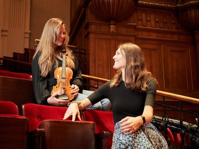 Coraline Groen en Victoria van Tets (foto: Eduardus Lee) Companions