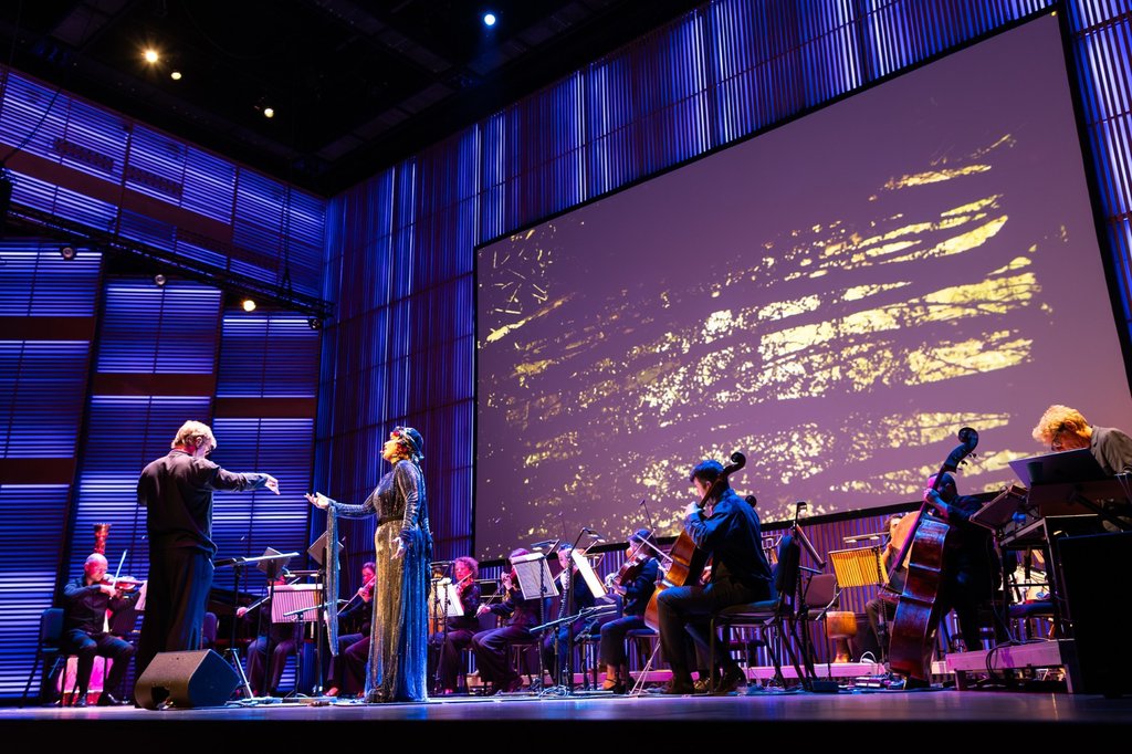 During the Holland Festival, members of the Concertgebouworkest perform works by Iranian composers together with Iranian musicians. Singer Hani Mojtahedi has woven her personal stories into the song cycle Forbidden Echoes, June 2025
