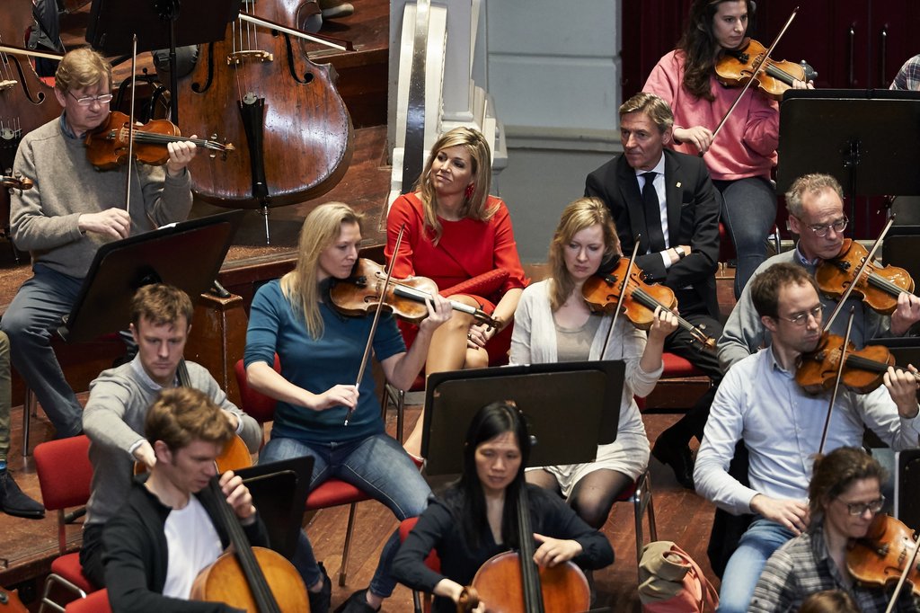 Queen Máxima and former Managing Director Jan Raes amongst the Orchestra members during a rehearsal in 2018
