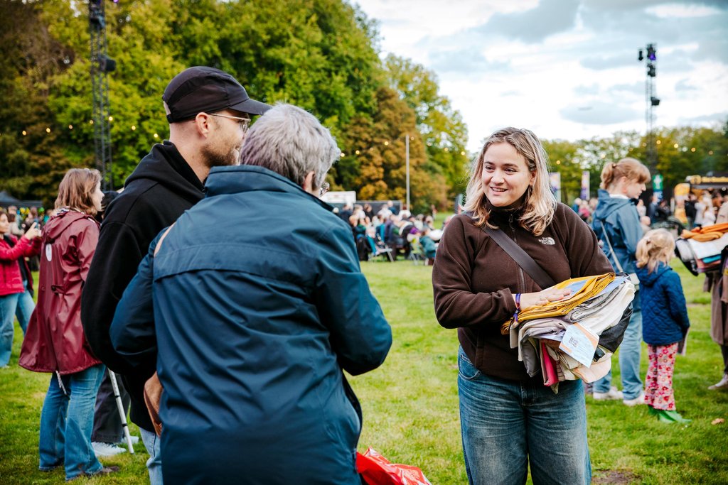 A network of local residents and creators from Amsterdam Nieuw-West offer visitors handmade throws.