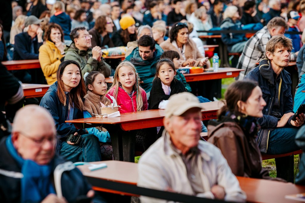 The pre-show is already drawing a big crowd.