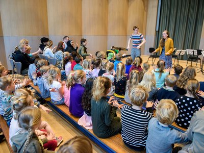 Schoolconcert Amsterdamzaal, Peter en de wolf -cr. Fokke van Saane