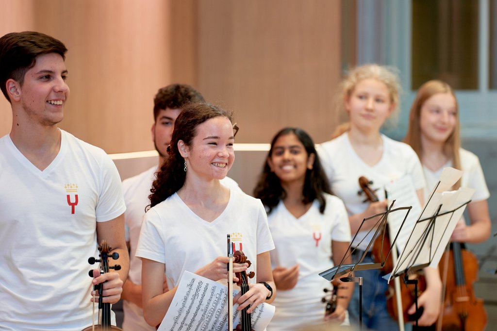 Participants of Young during a Masterclass in the Amsterdam Hall of the RCO House (20219)