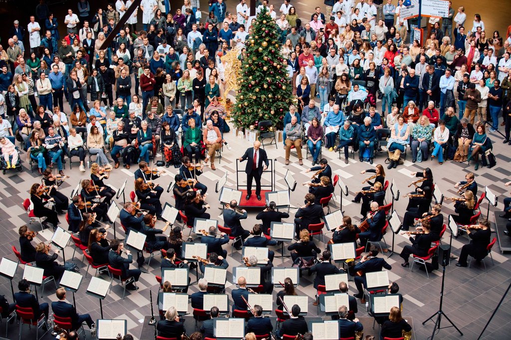 We’re delighted to share our love of music with those for whom The Concertgebouw may be unfamiliar or out of reach. This time, Dvořák’s Eighth Symphony conducted by Iván Fischer at UMC Amsterdam, December 2024.