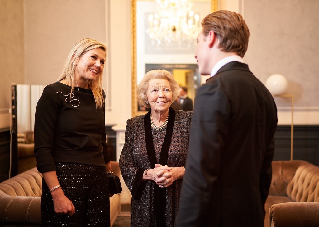 H.M. Queen Máxima en H.R.H. Princess Beatrix are meeting with Klaus Mäkelä after the concert