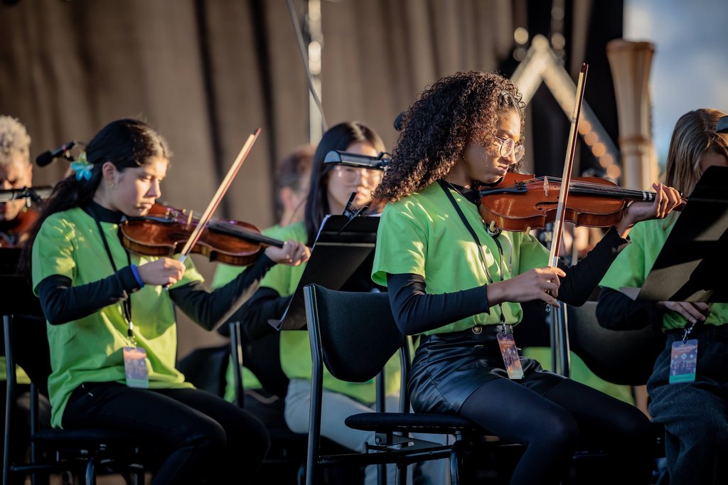 Joint performance by the Leerorkest (‘Learning Orchestra’), former participants of the summer project Concertgebouworkest Young and young talents from B! Music School