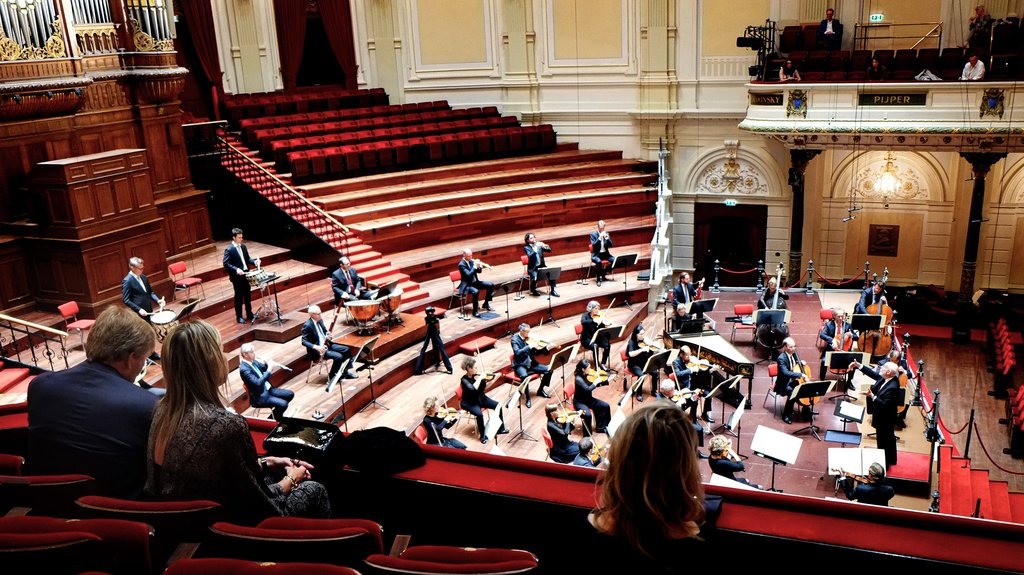 King Willem-Alexander and Queen Máxima during a visit to a concert during the corona pandemic