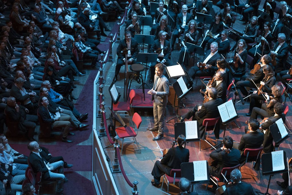 Thomas Vanderveken presents a concert in the Essentials Series, which offers new listeners an accessible way to get to know classical music. Concept developed in collaboration with ING and Unilever.