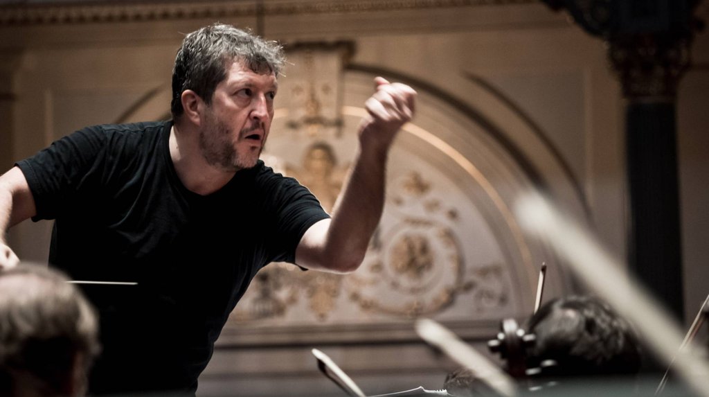 2016 - Thomas Adès rehearses his composition These premises are alarmed